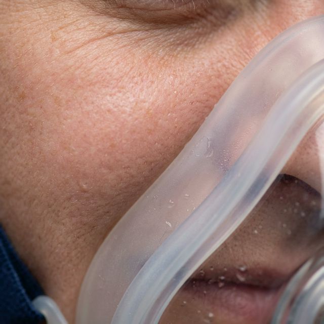 Detail of the silicone face-seal on the FlowCore, showing its ability to handle facial movement.