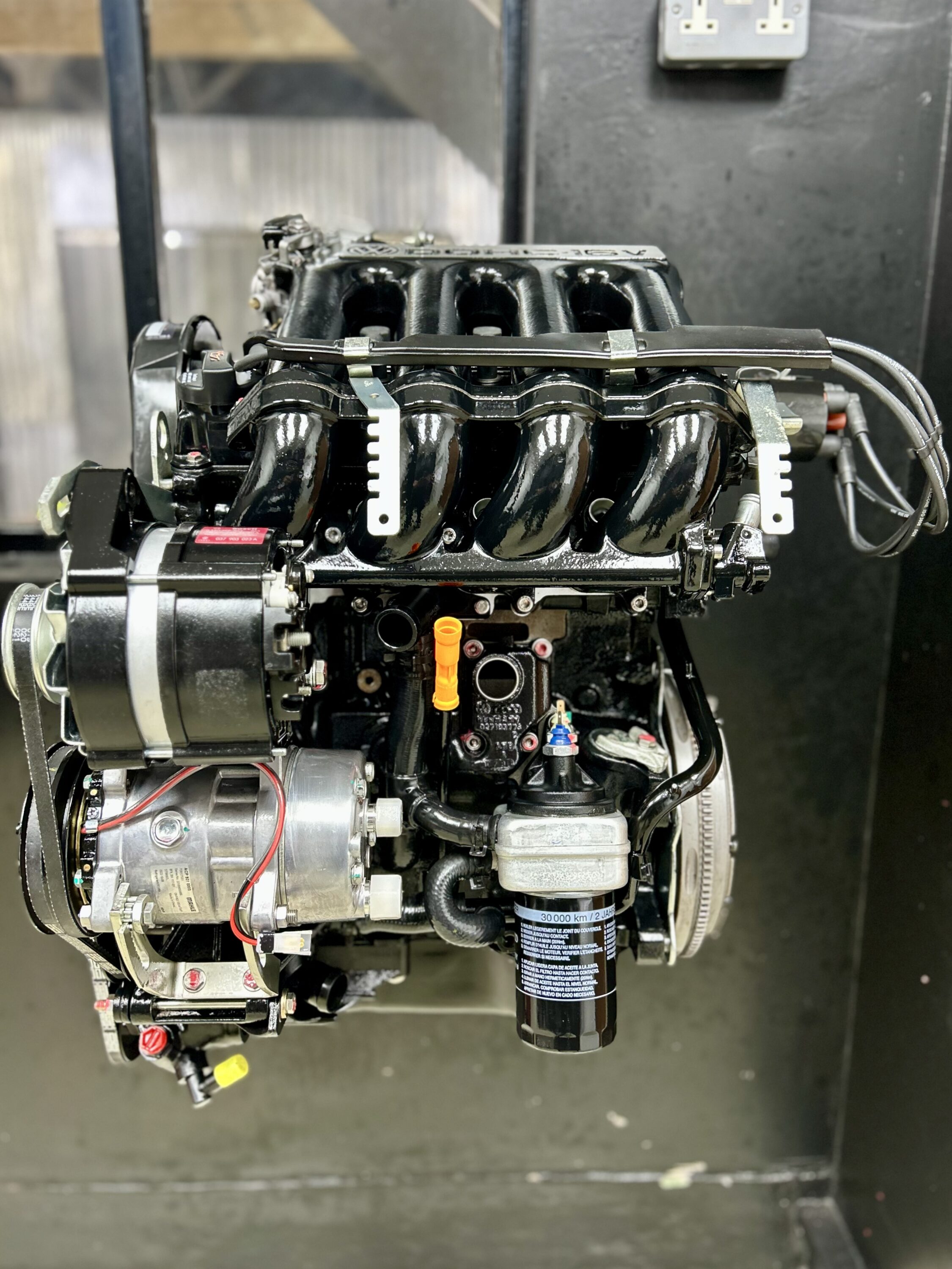 2.1 9A 16V engine — workshop photograph