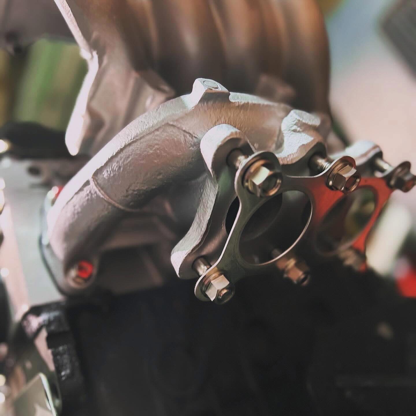 EV 1.8 8V engine — workshop photograph