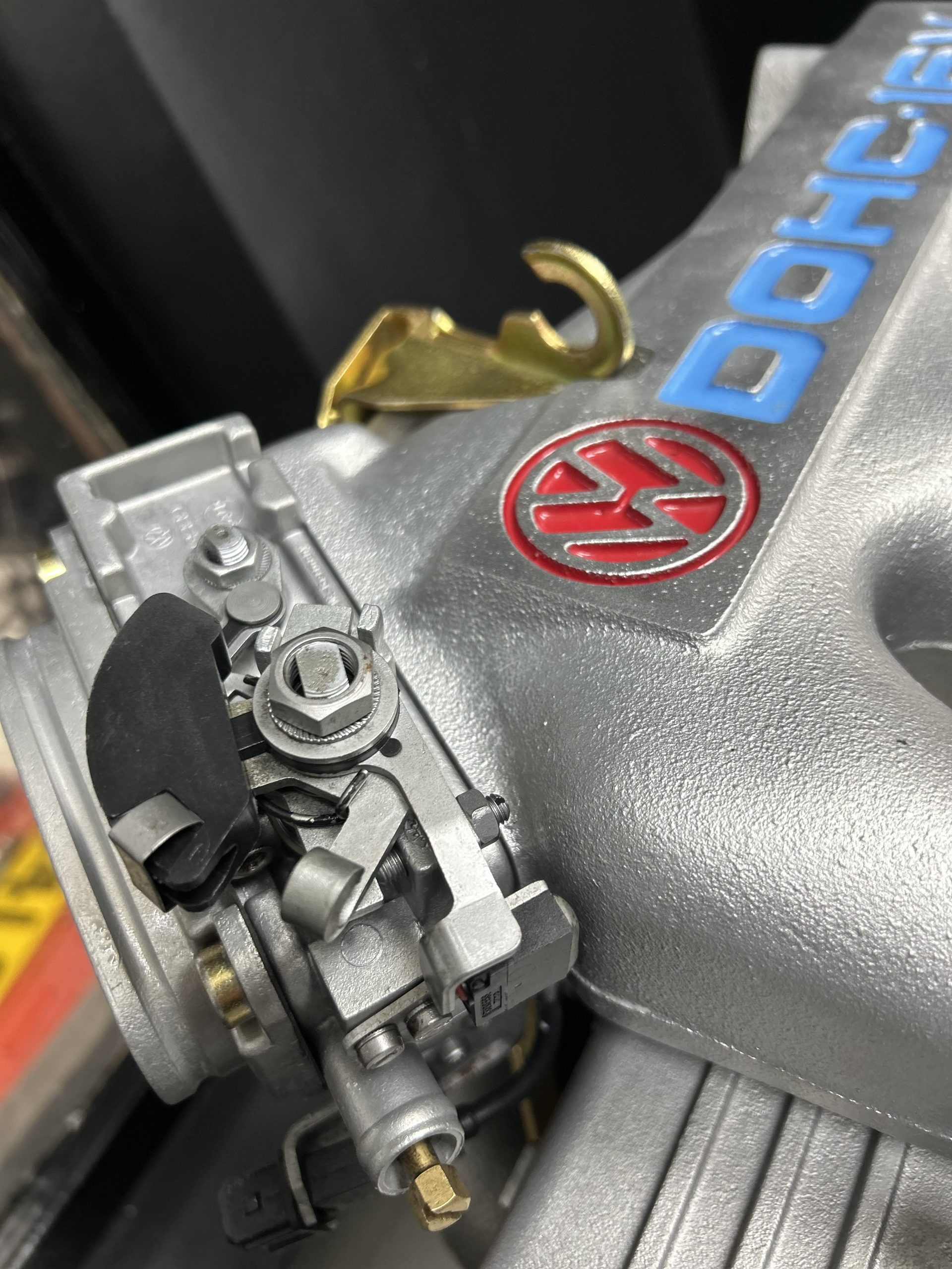 1.8 KR 16V engine — closer detail of 16V intake manifold and throttle body