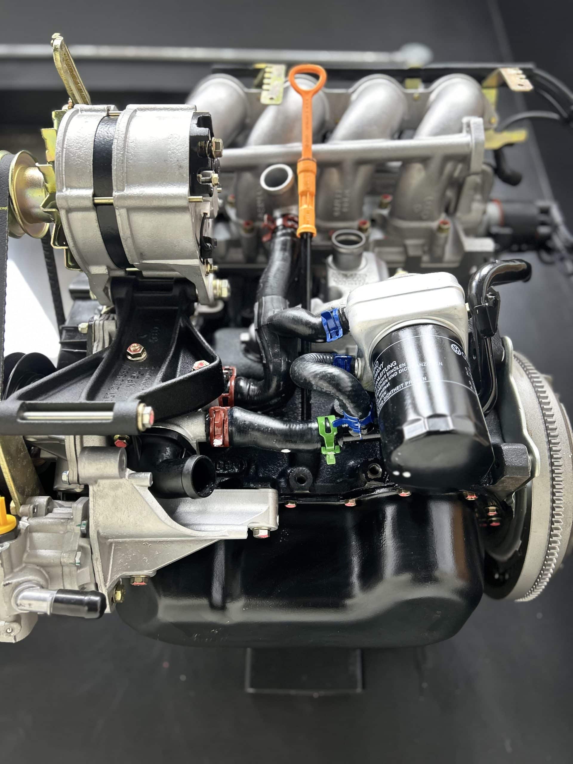 1.8 KR 16V engine — workshop photograph